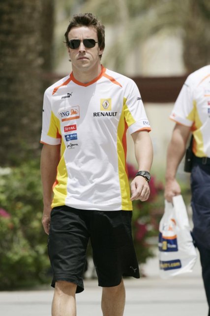 04GPF1Bahrain5987.jpg